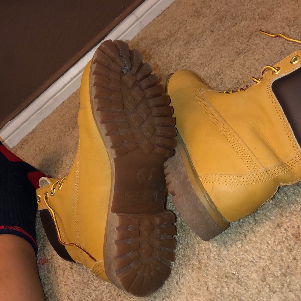 Shoes - Picture 4 of 4